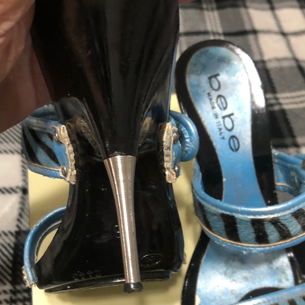 bebe Metallic Light Blue Zebra-Accent Slide Sandals 7.5 - Picture 10 of 10